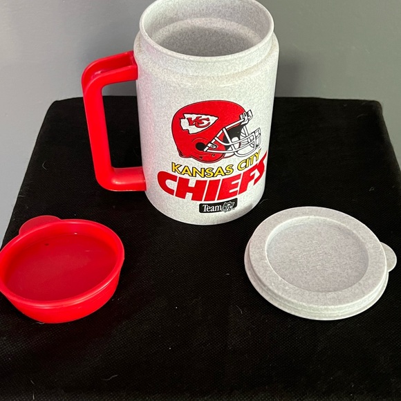 Vintage 95 Kansas City Chiefs KC Football Arrowhead Stadium Travel Mug Cup w Lid - Picture 7 of 10